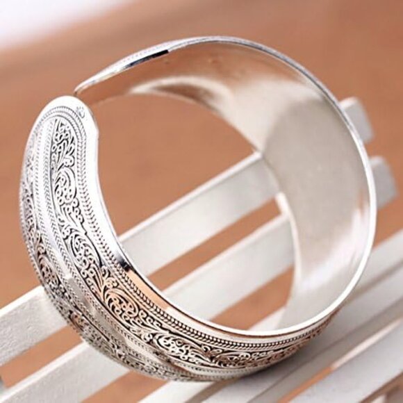 Stylish Tibetan Silver Carved Floral Cuff - Perfect for Festivals & Weddings - Picture 8 of 8